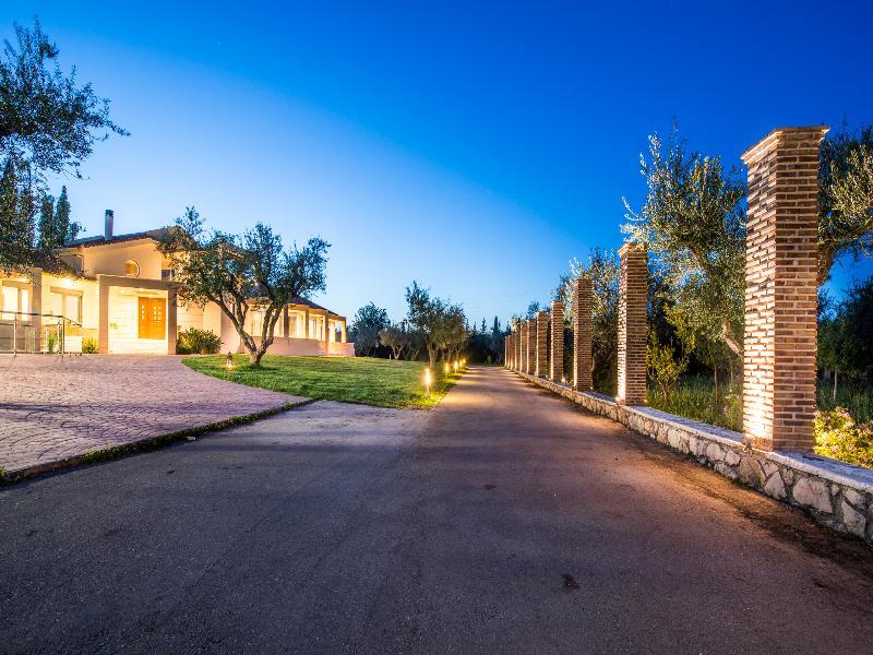 Villa Astarte Villas - Istar Villa With Tennis Court